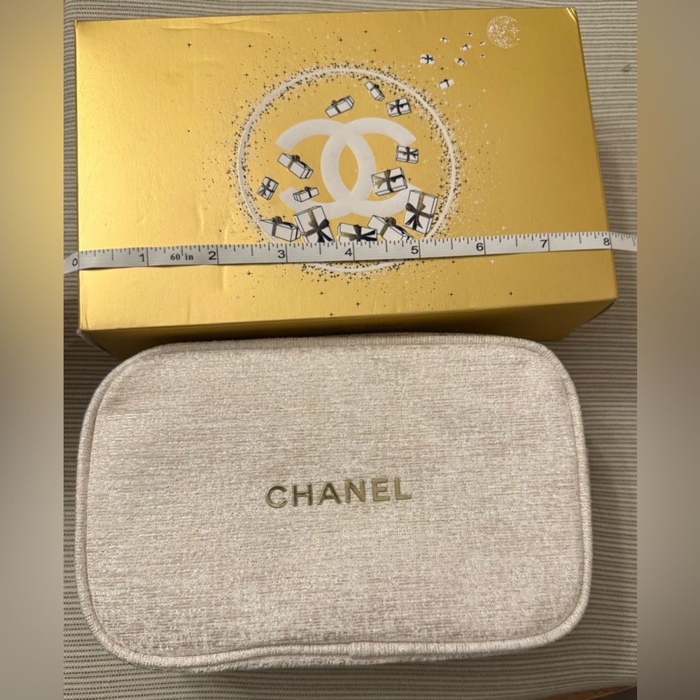 Authentic Chanel Cream Women's Cosmetic Bag Makeup Pouch New with Box - Picture 13 of 13